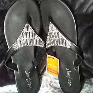 West loop sandals